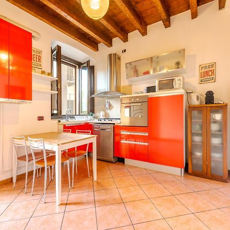 Guest Planet - Rosso Milano Apartment - Navigli Area Eksteriør billede